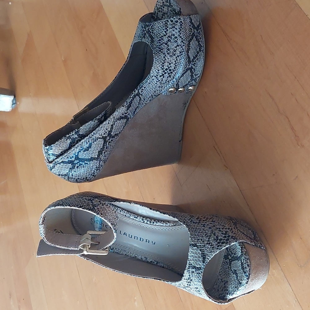 Chinese Laundry Snakeskin Suede Wedges Size 7
